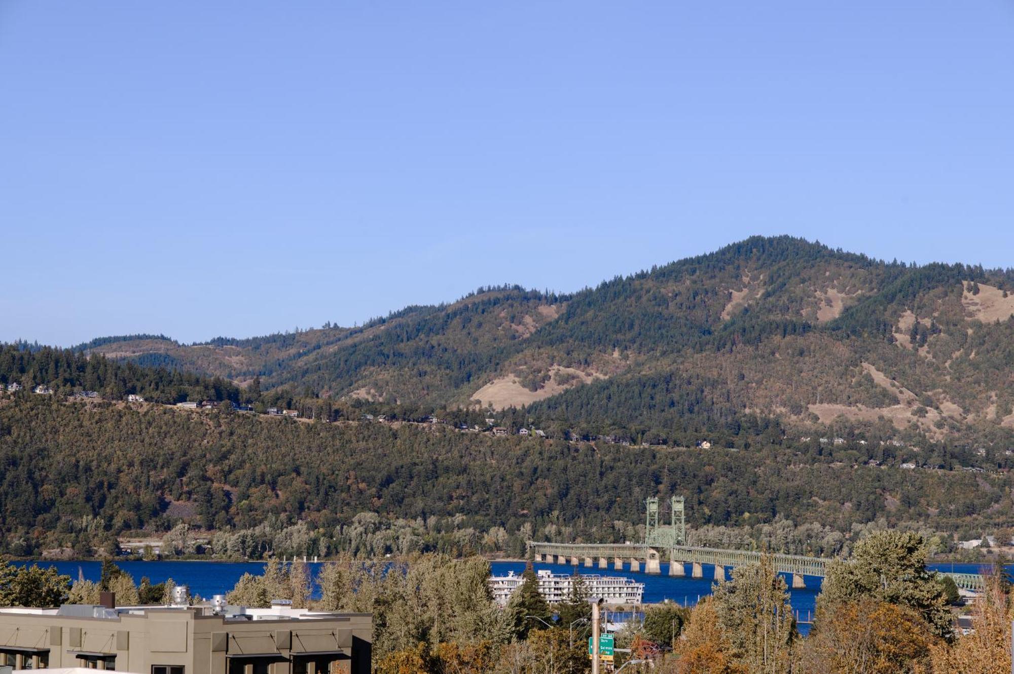 Horsefeathers Hotel Hood River Bagian luar foto