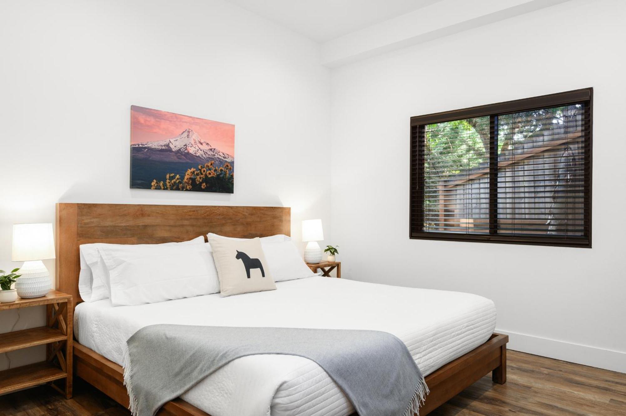 Horsefeathers Hotel Hood River Bagian luar foto