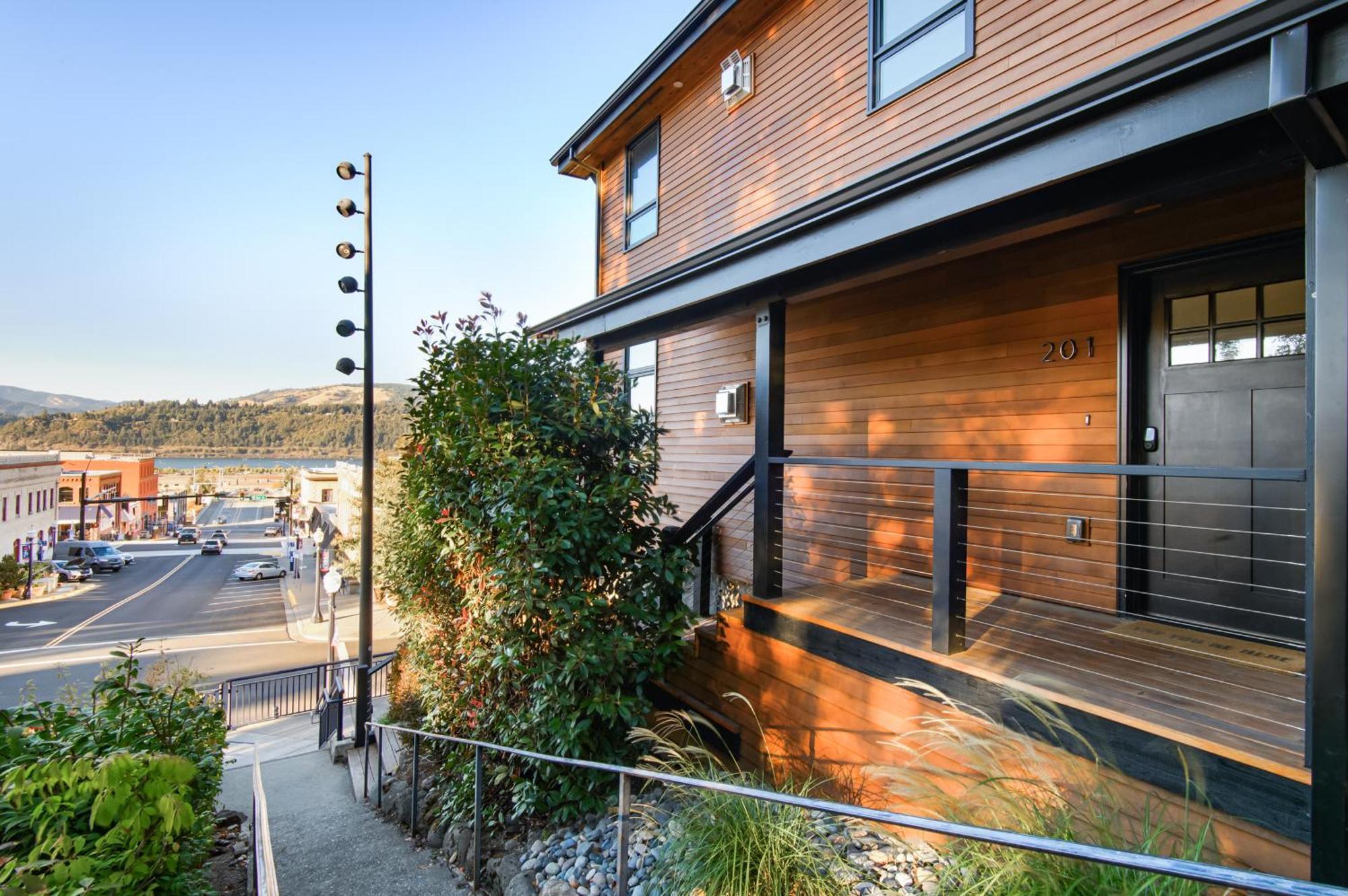 Horsefeathers Hotel Hood River Bagian luar foto