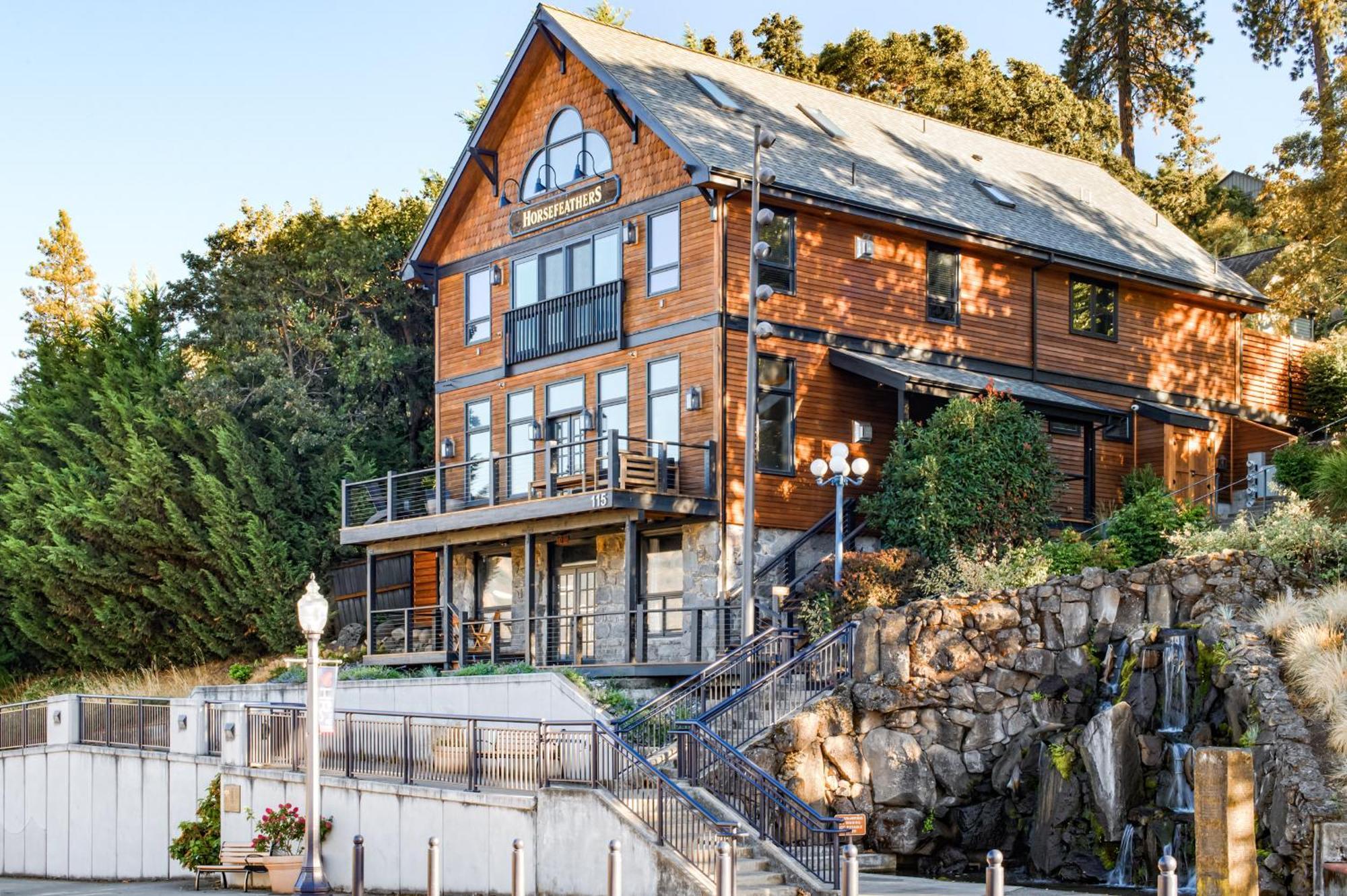 Horsefeathers Hotel Hood River Bagian luar foto