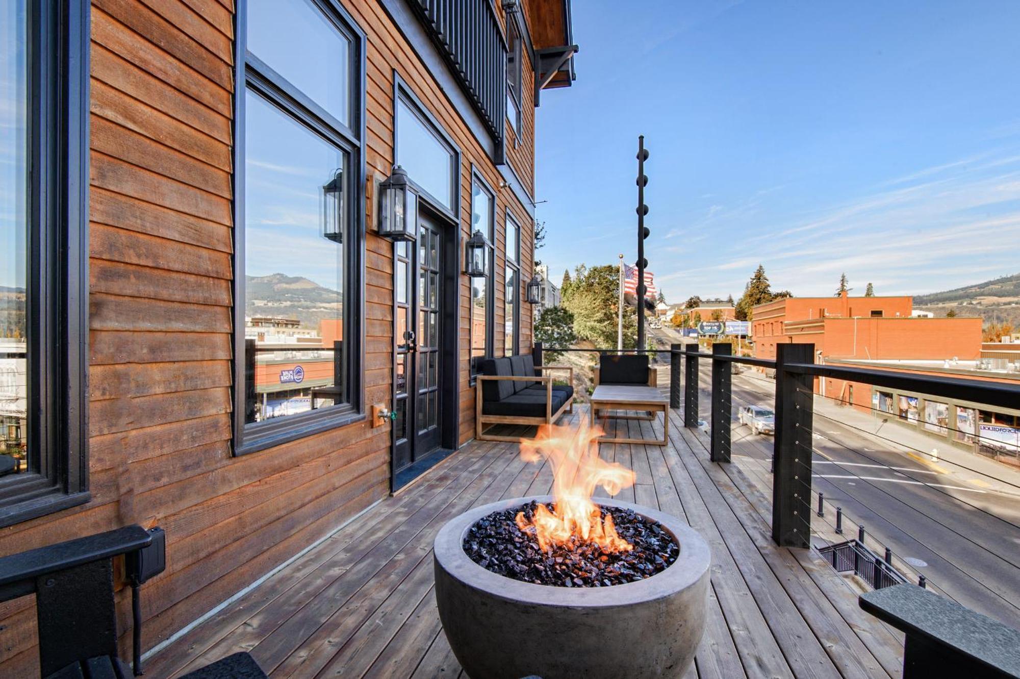 Horsefeathers Hotel Hood River Bagian luar foto
