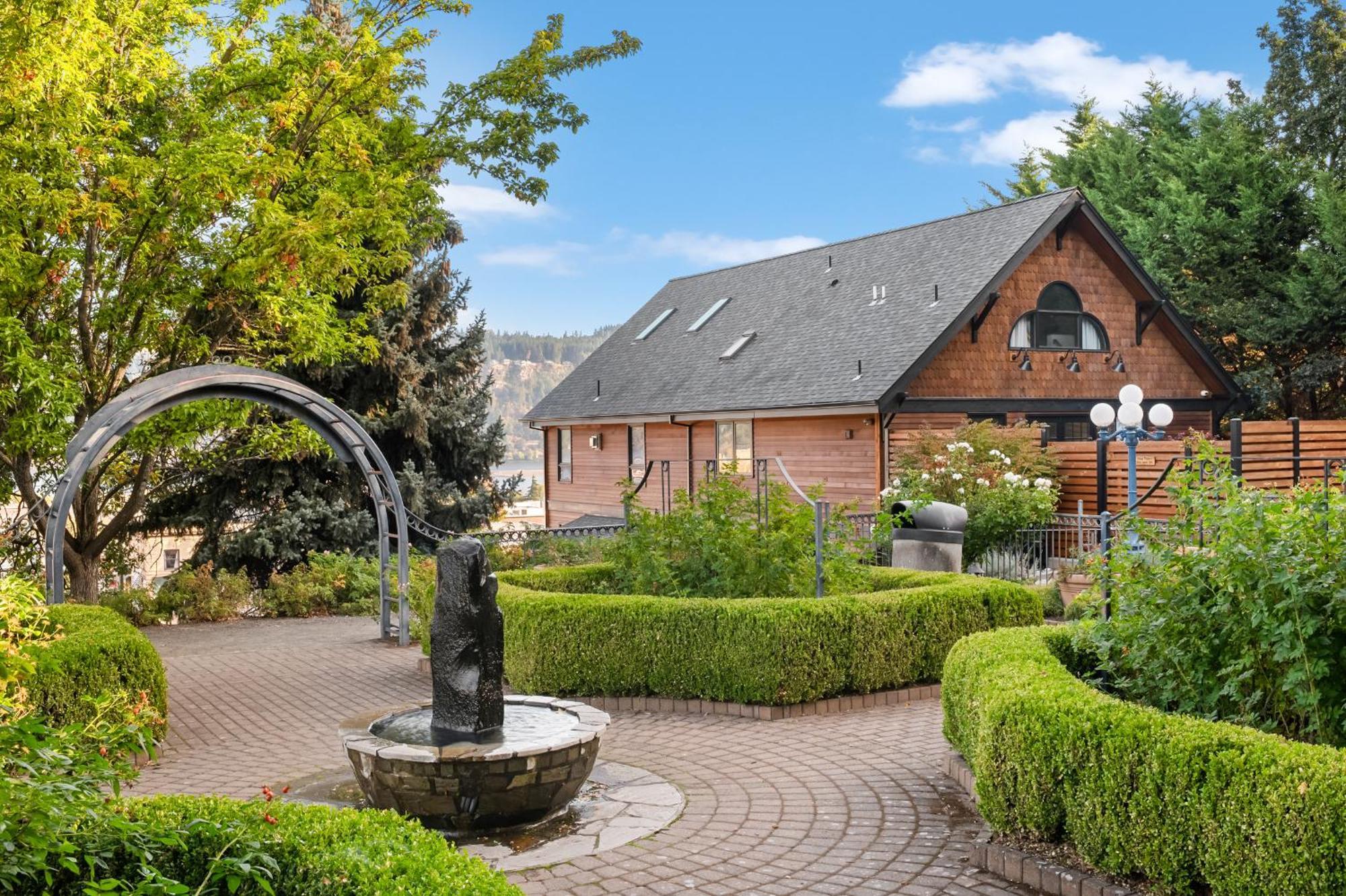 Horsefeathers Hotel Hood River Bagian luar foto